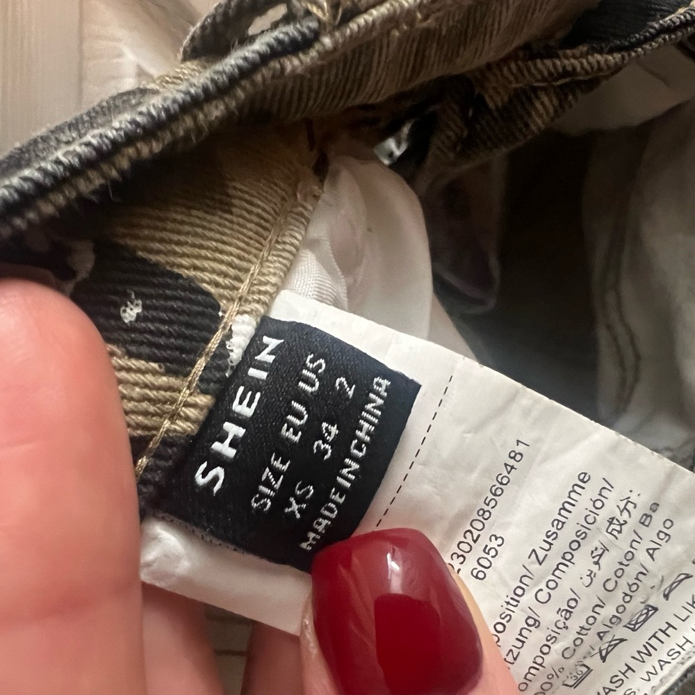 SHEIN women's Camo Cargo Pants - Picture 3 of 3
